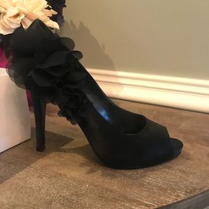 Nine West black peep toe heels